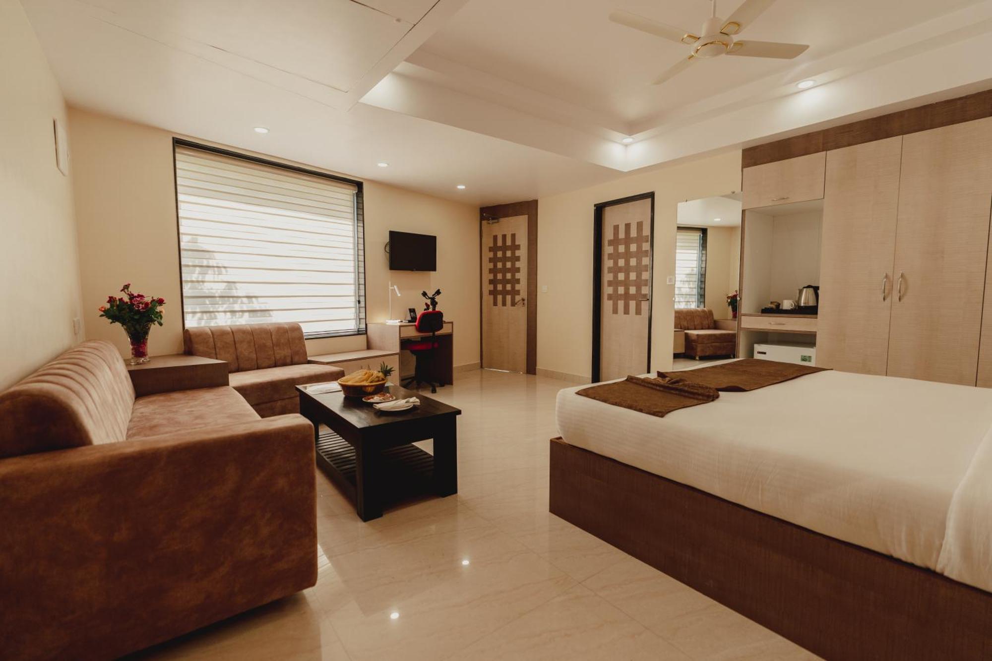 Hotel Bigwig Jabalpur Dış mekan fotoğraf