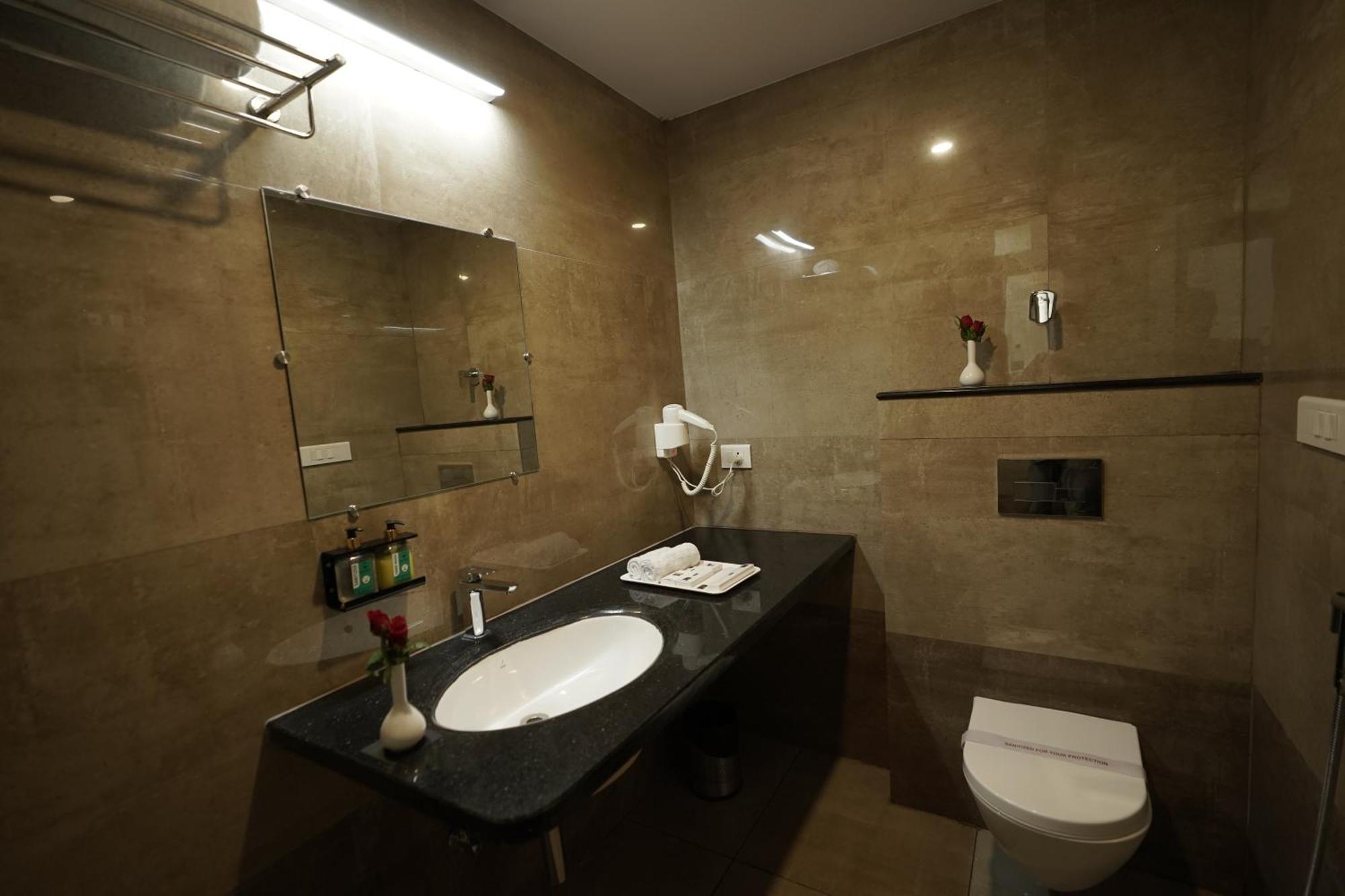 Hotel Bigwig Jabalpur Dış mekan fotoğraf