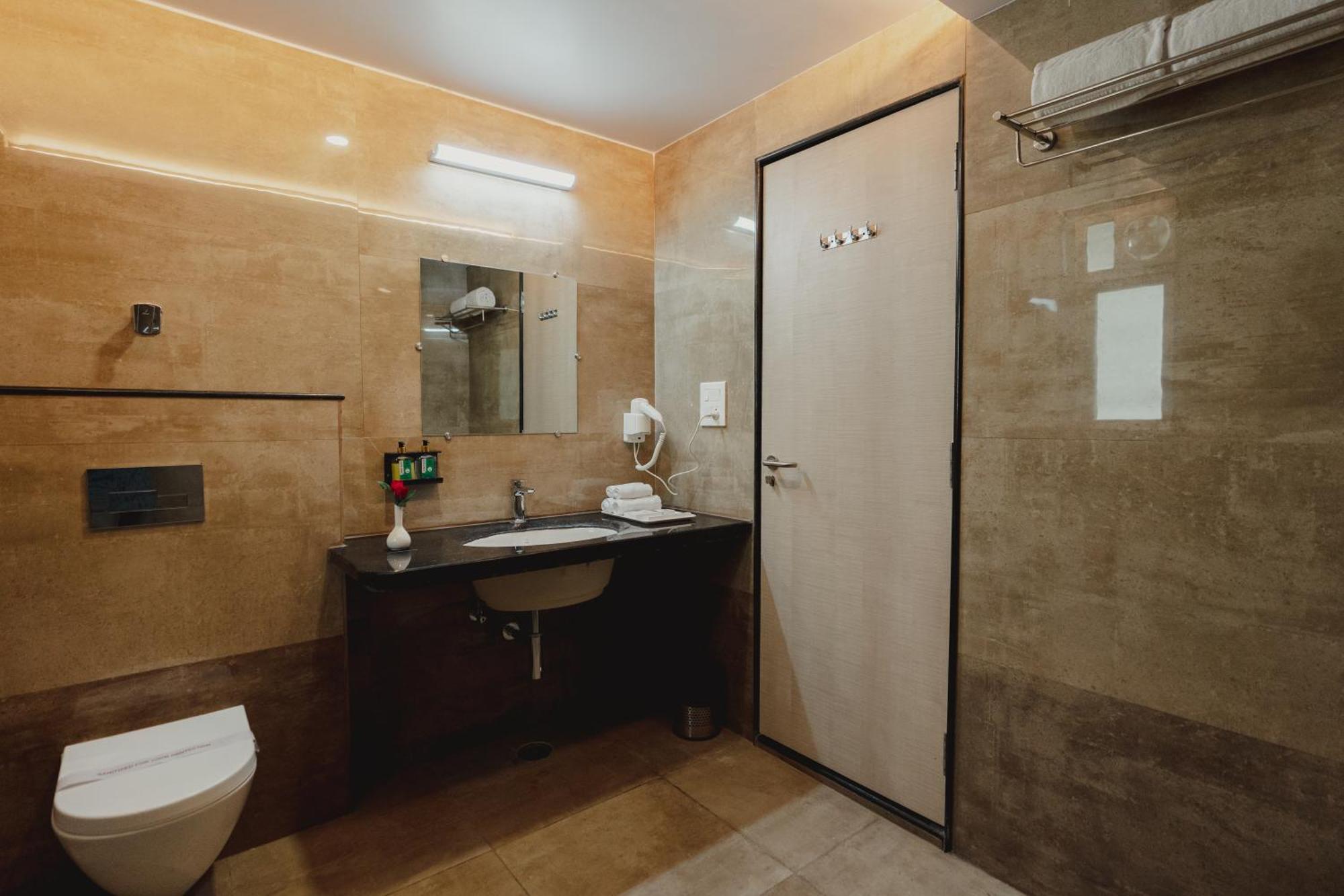 Hotel Bigwig Jabalpur Dış mekan fotoğraf